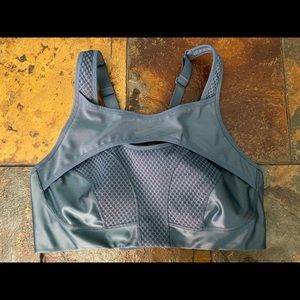 Nike Alpha Ultrabreathe Sports Bra